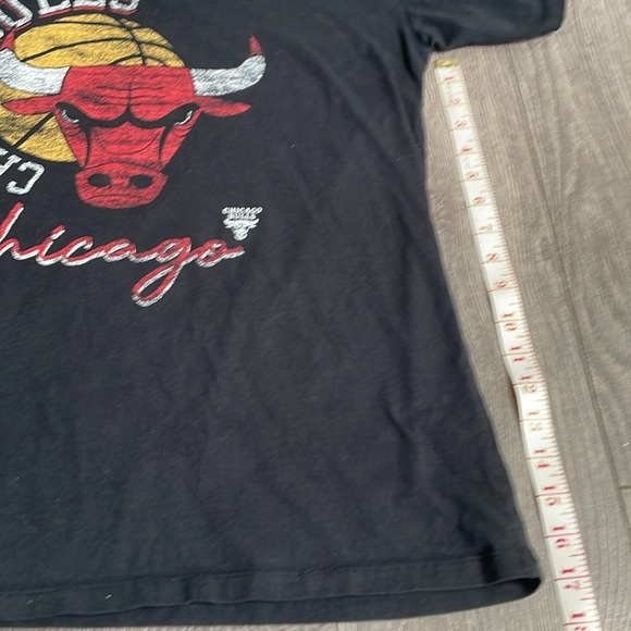 Chicago Bulls Red / black T-Shirt size medium - Picture 4 of 4